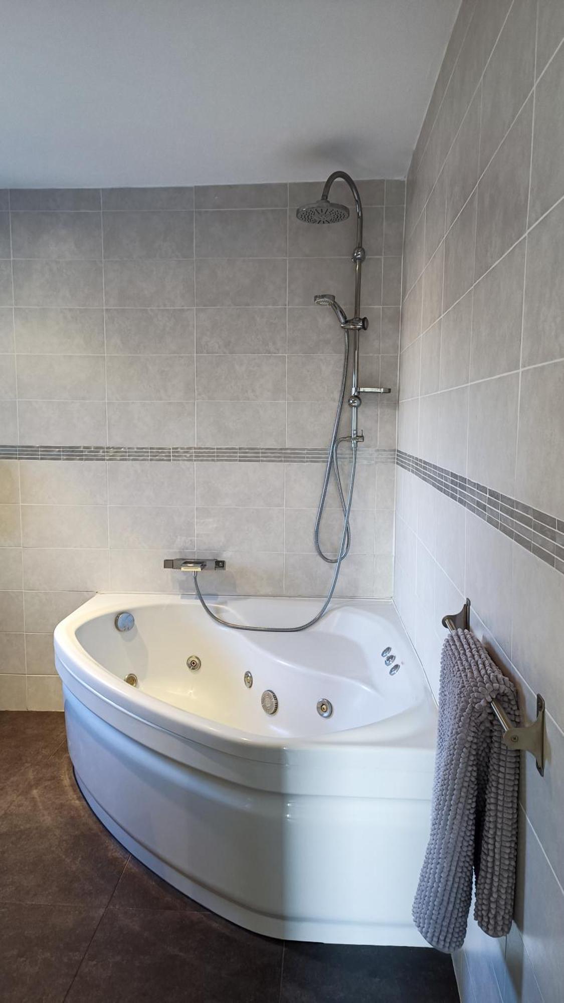 U Casone, B&W Modern Apartment, Spa, Wifi, Air-Conditioning, Free Parking, Decreasing Prices Aghione ภายนอก รูปภาพ